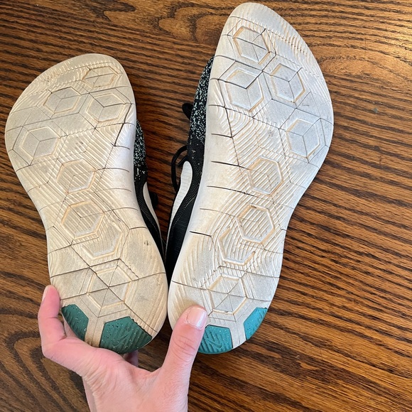 Nike women’s size 9 running shoes lovingly worn - Picture 8 of 10